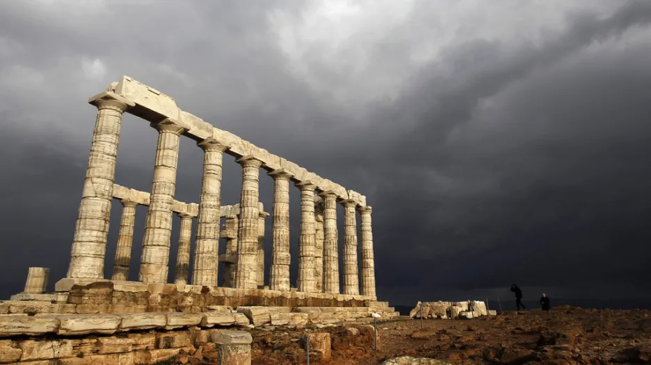Nad Řeckem se stahují mračna