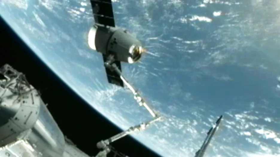 Modul Dragon se úspěšně spojil s ISS