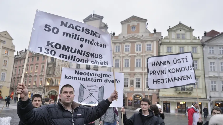 Demonstrace proti KSČM na Staroměstském náměstí