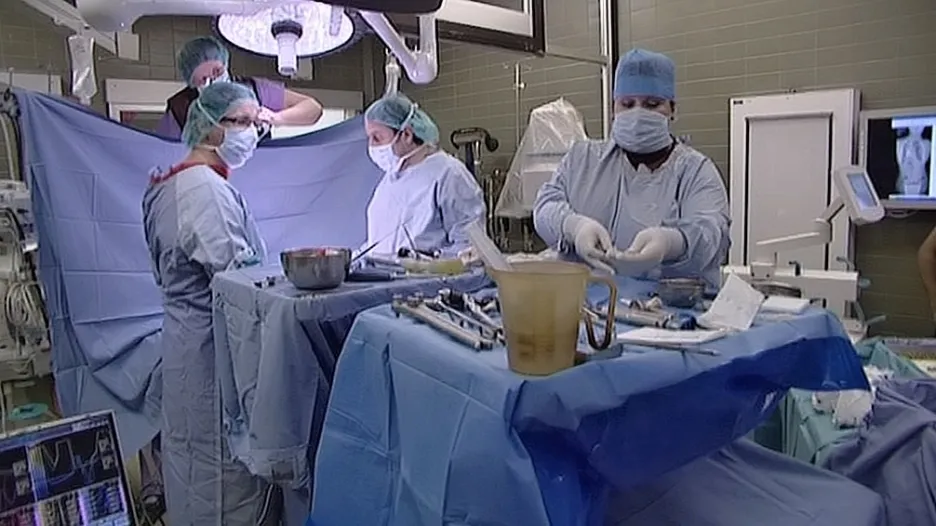 Operace skoliozy ve FN Brno
