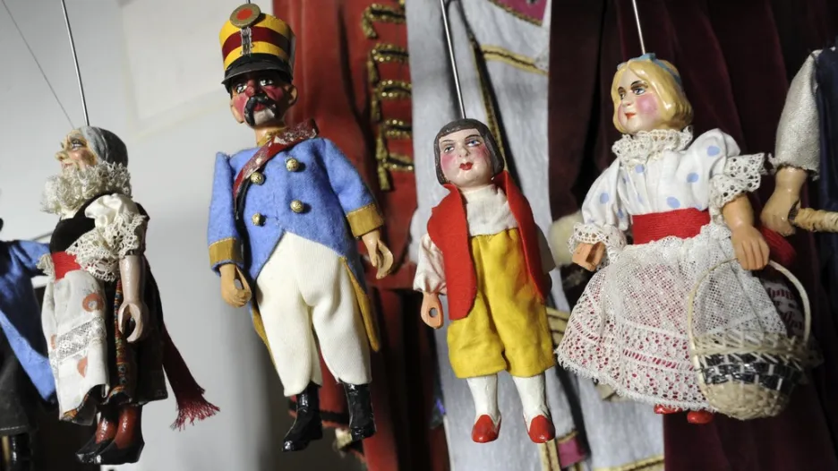 Výstava historických hraček na zámku Děčín