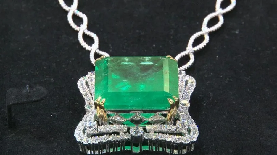 Smaragdový náhrdelník za téměř 20 milionů korun