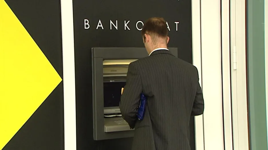 Výběr z bankomatu Raiffeisenbank