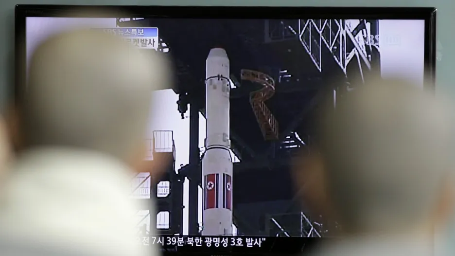 Jihokorejci sledují zprávy o raketě