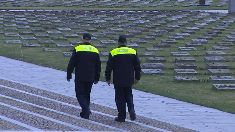 Bezpečnostní služba kontroluje památník v Terezíně