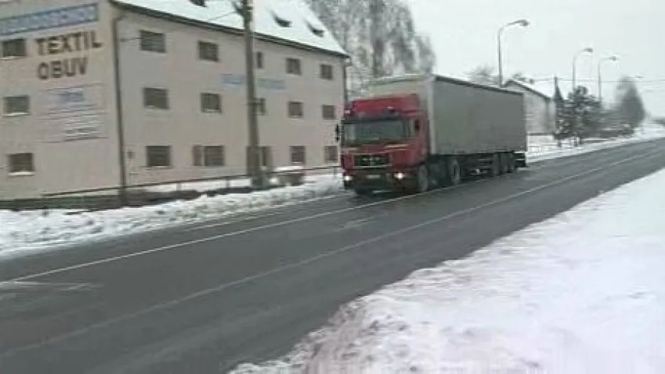 Kamion Projíždějící Bělotínem