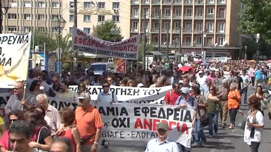 Řekové protestují proti úsporám