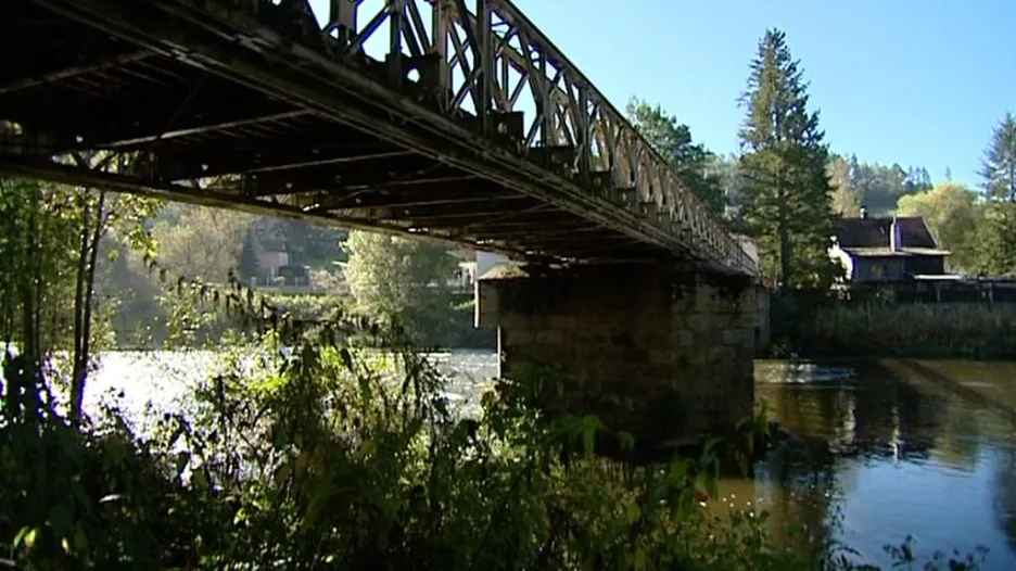 Nebezpečný most u obce Šemnice