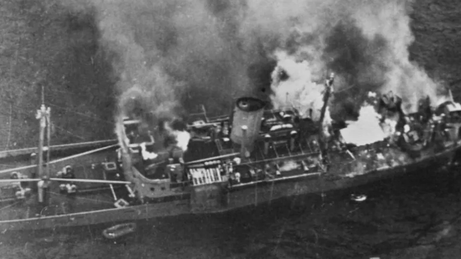 Hořící německá loď Alsterufer