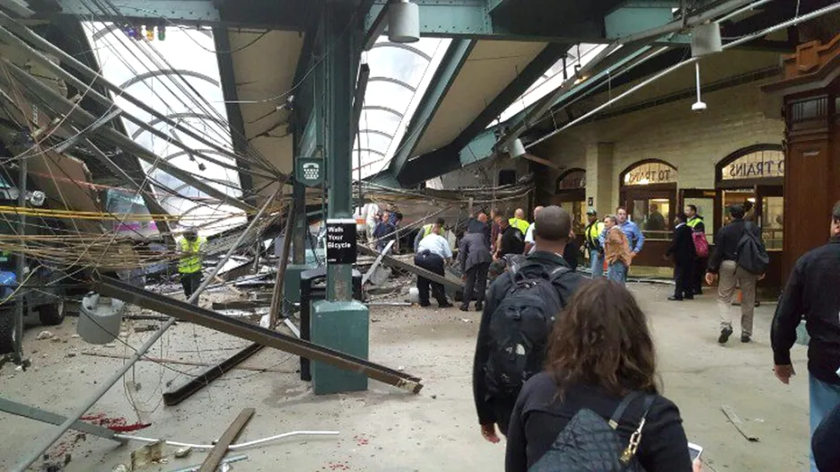 Poničený terminál v Hobokenu