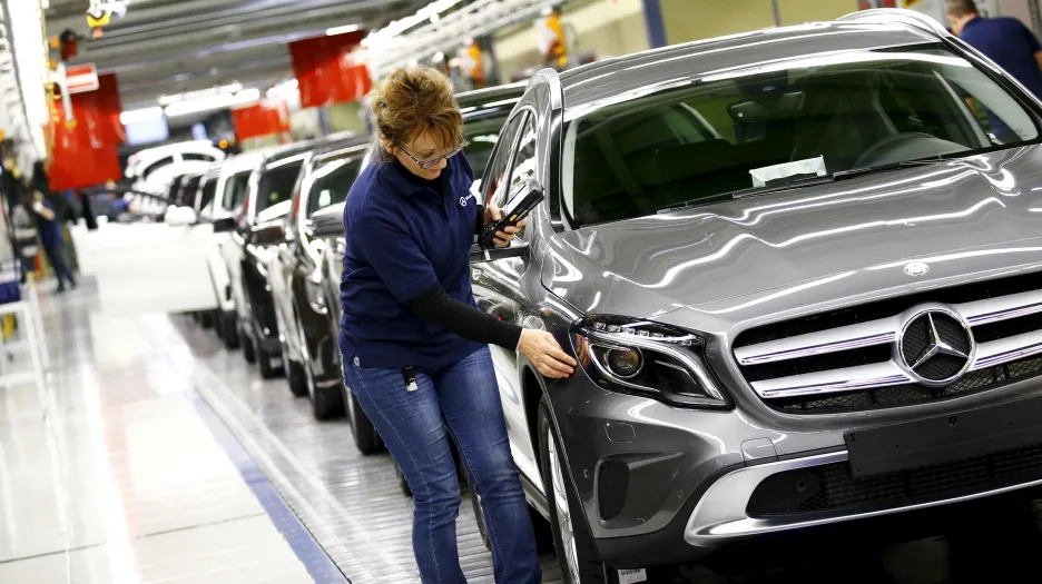 Výroba aut Mercedes-Benz v Rastattu v Německu