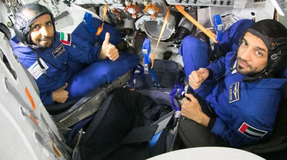 Hazza Mansúrí a Sultan Al Neyadi v trenažeru Sojuzu