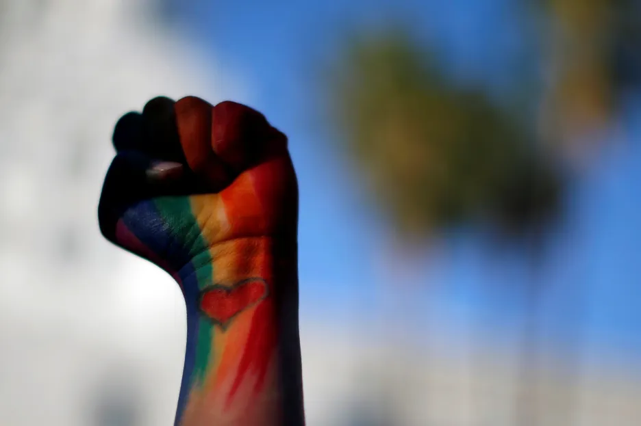 Lidé vyjadřují solidaritu s oběťmi z orlandského gay klubu