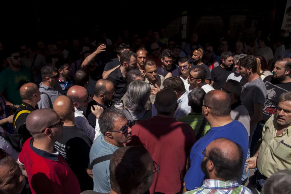 Protest nezaměstnaných Řeků před ministerstvem práce