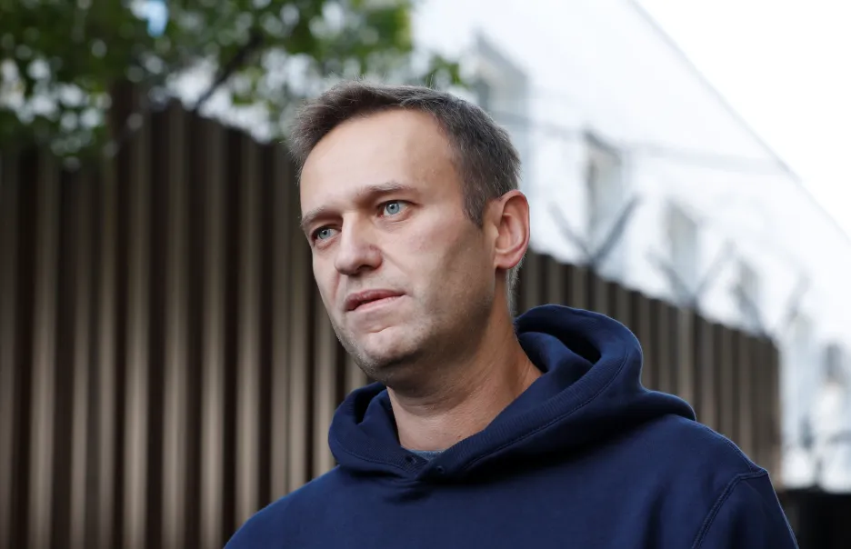 Alexej Navalnyj při odchodu z vězení