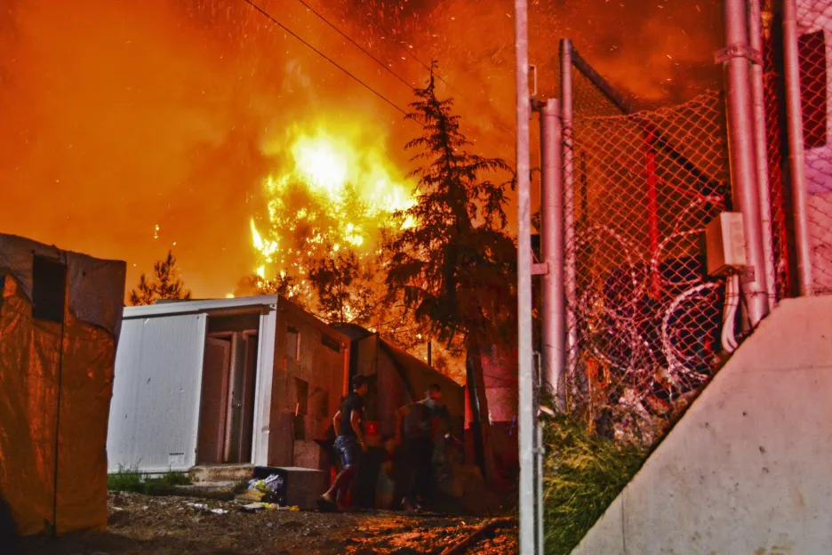 V uprchlickém táboře na Samosu vypukl požár