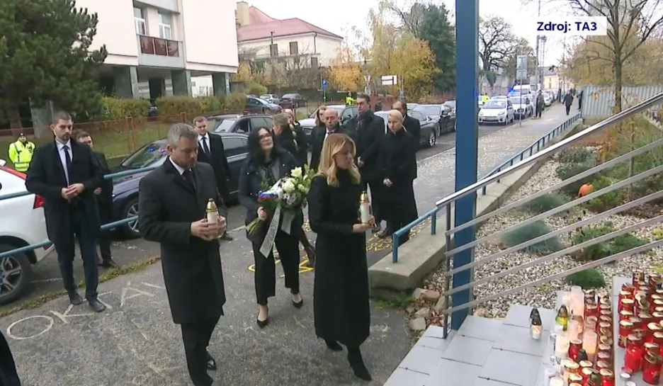 Peter Pellegrini a Zuzana Čaputova uctili oběti tragické nehody
