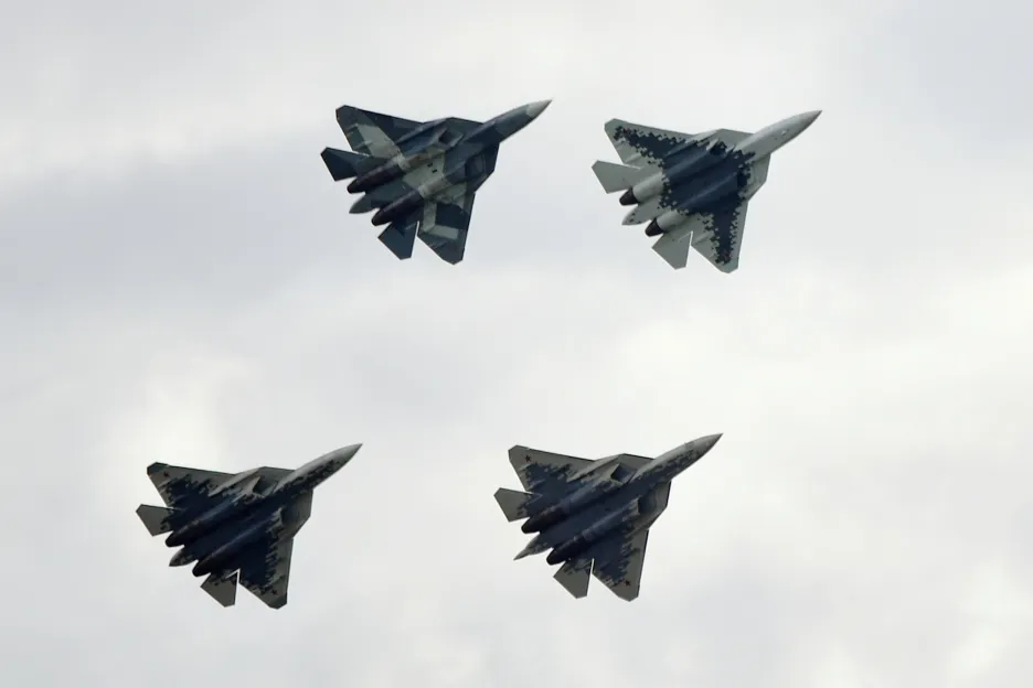 Suchoje Su-57 na přehlídce u Moskvy