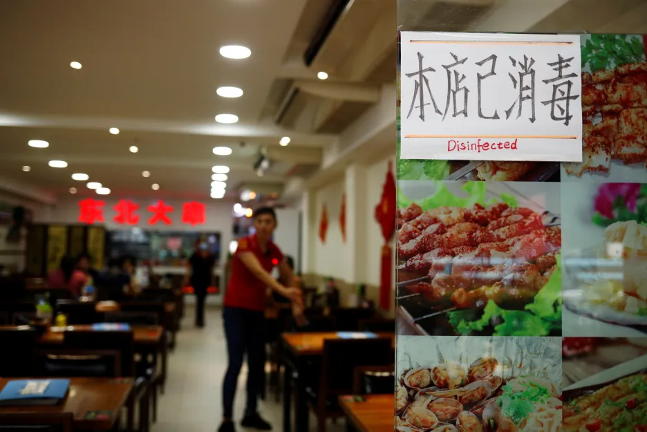 Čínská restaurace s ujištěním o tom, že je kvůli koronaviru 