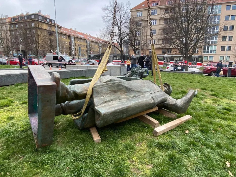 Odstraňovaná socha maršála Koněva