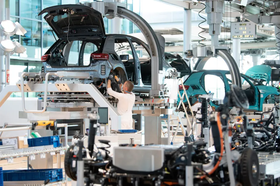 Výroba elektromobilu VW ID.3 v továrně Volkswagenu