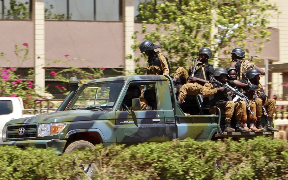 Vládní vojáci v Burkině Faso