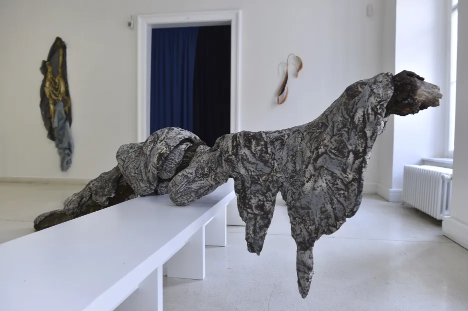 Instalace sochařky Anny Ročňové