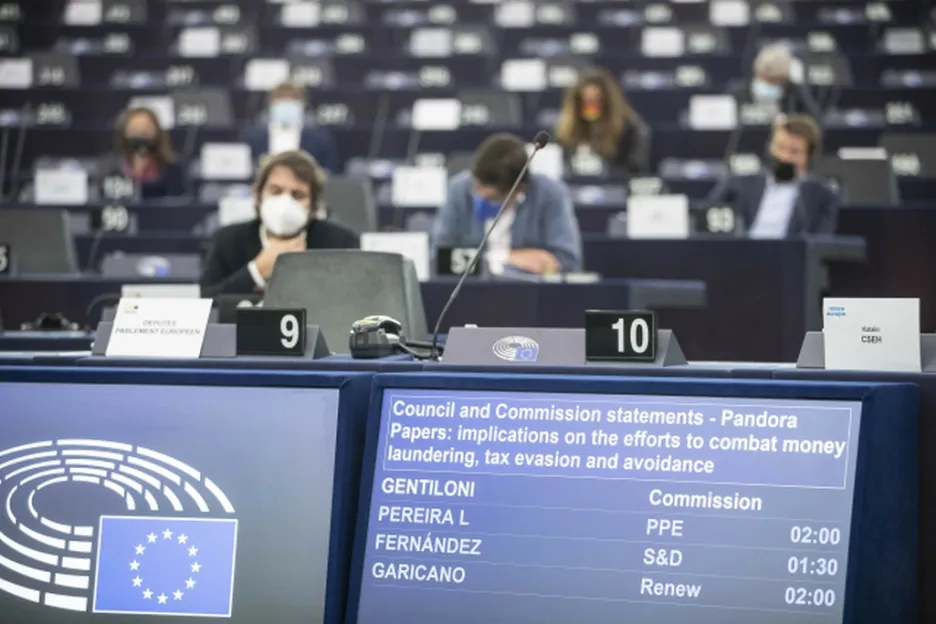 Zasedání Evropského parlamentu ke kauze Pandora Papers