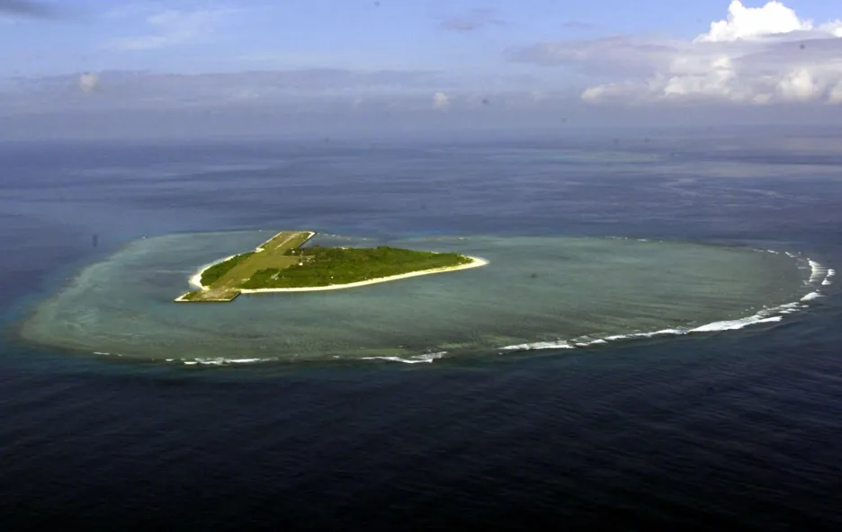 Jeden ze skupiny Spratlyho ostrovů v JIhočínském moři - ilustrační foto