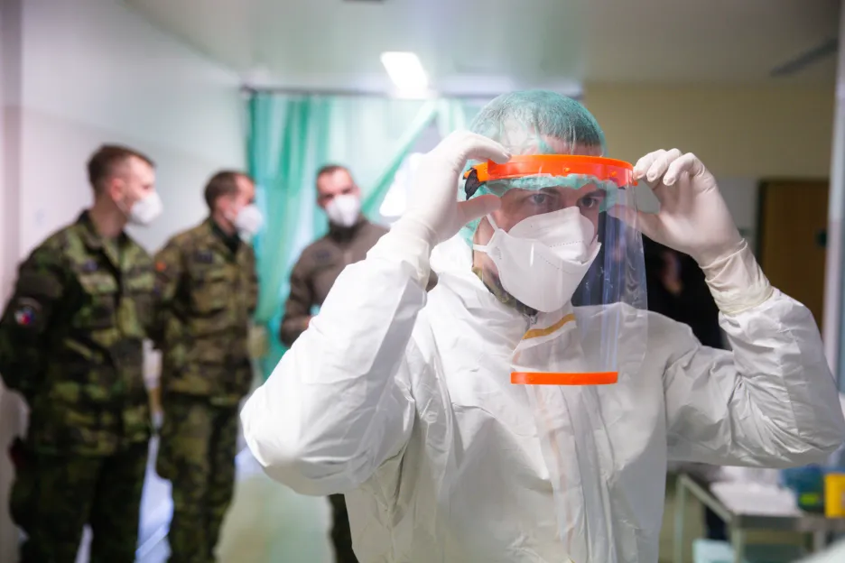 Do nemocnice v Havlíčkově Brodě nastoupili k pomoci s pacienty s covidem vojáci