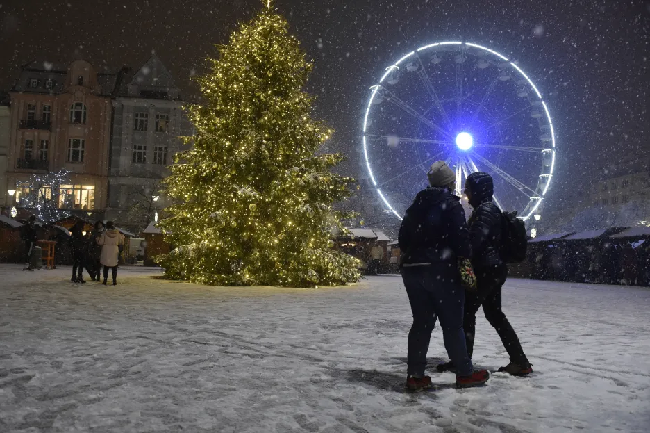 Vánoční strom na Masarykově náměstí v Ostravě (2021)