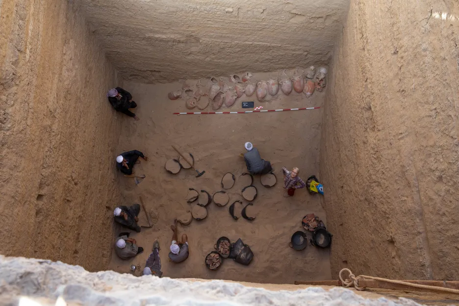 Pohled do šachty obsahující největší dosud objevený mumifikační depozit