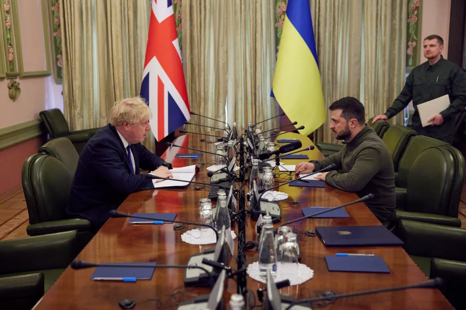 Britský premiér Boris Johnson jedná s ukrajinským prezidentem Volodymyrem Zelenským v Kyjevě