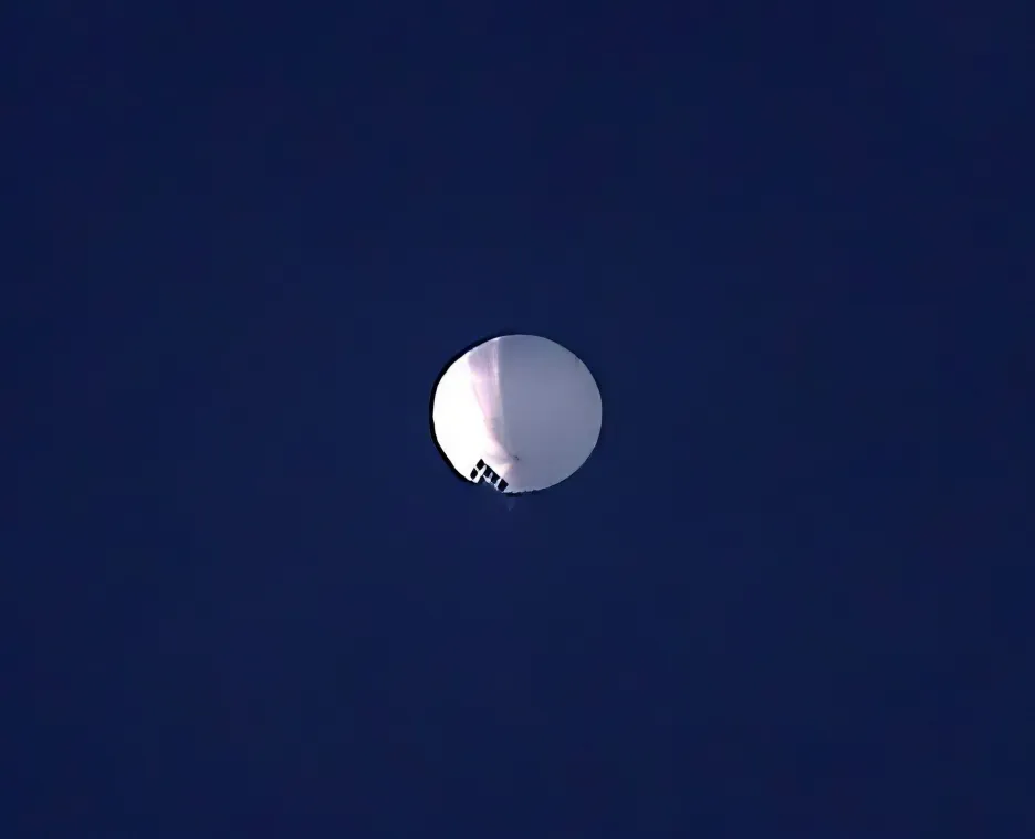 Čínský stratosferický balon nad městem Billings v Montaně