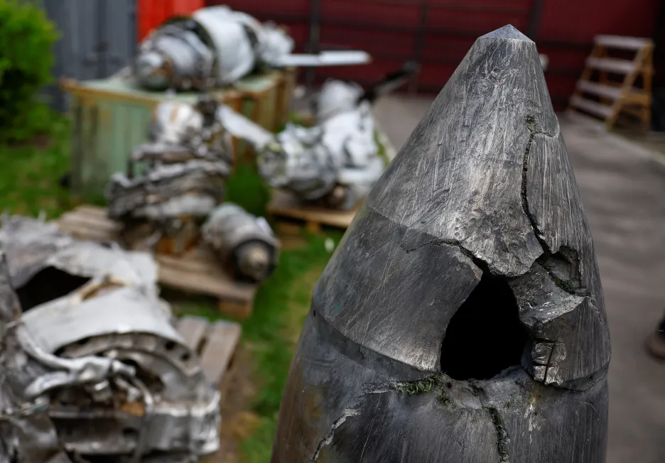 Zbytky ruské rakety Kinžal, kterou v květnu sestřelili Ukrajinci