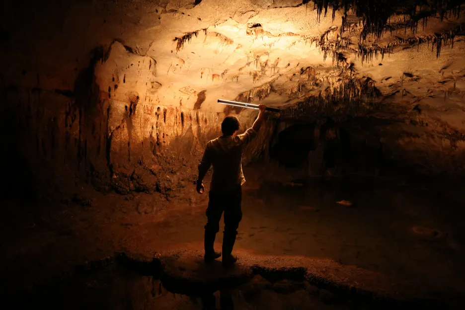 Vchod do jeskyně Cueva Dones