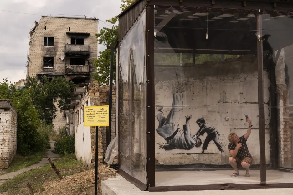 Banksyho graffiti v ruském útoku zničeném Boroďance na Ukrajině