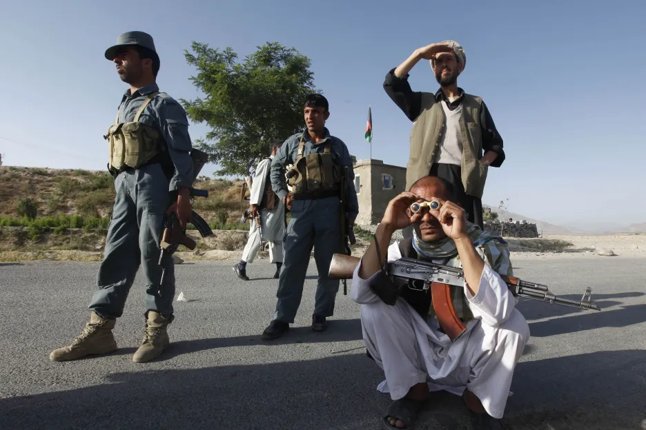 Afghánské ozbrojené složky sledují pozice Talibanu