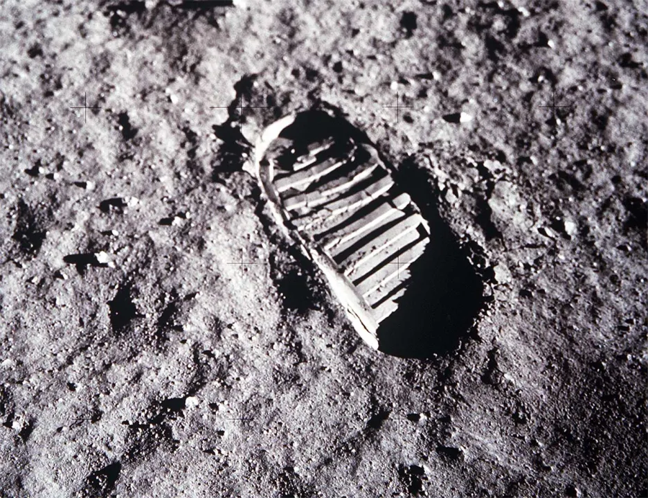 Otisk lidské stopy na Měsíci