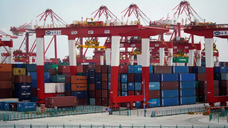 Nákladní kontejnery v šanghajském přístavu