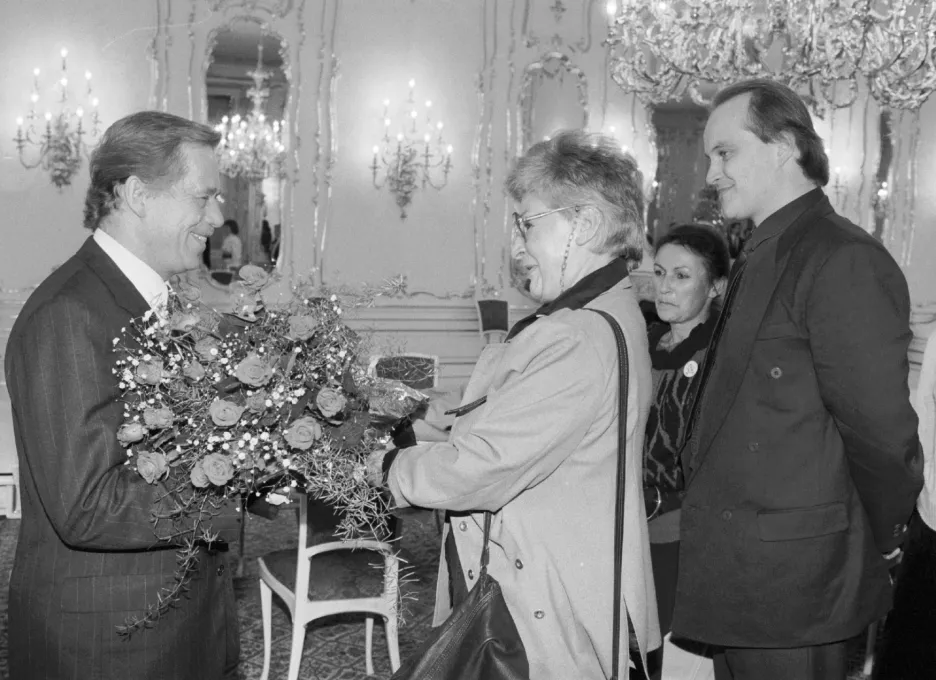 Kamila Moučková s Václavem Havlem a Michaelem Kocábem v roce 1991