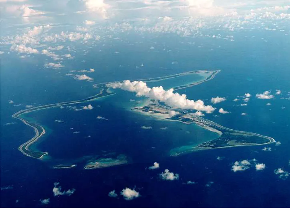 Letecký snímek ostrova Diego Garcia patřícího do Chagoského souostroví