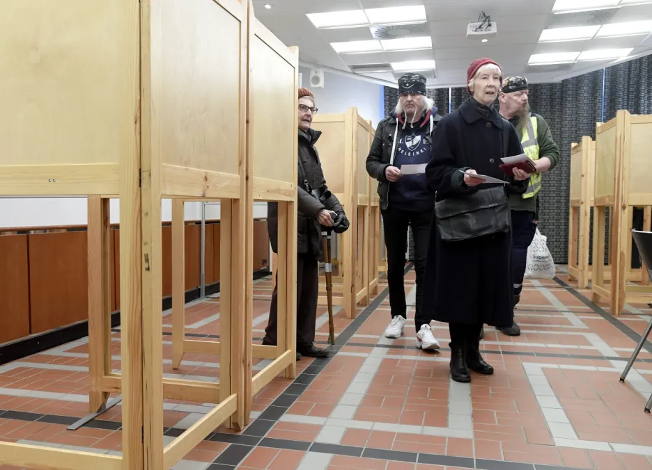 Finové vybírají nový parlament 