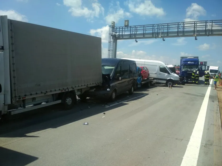 Nehoda kamionů a dodávek na D1
