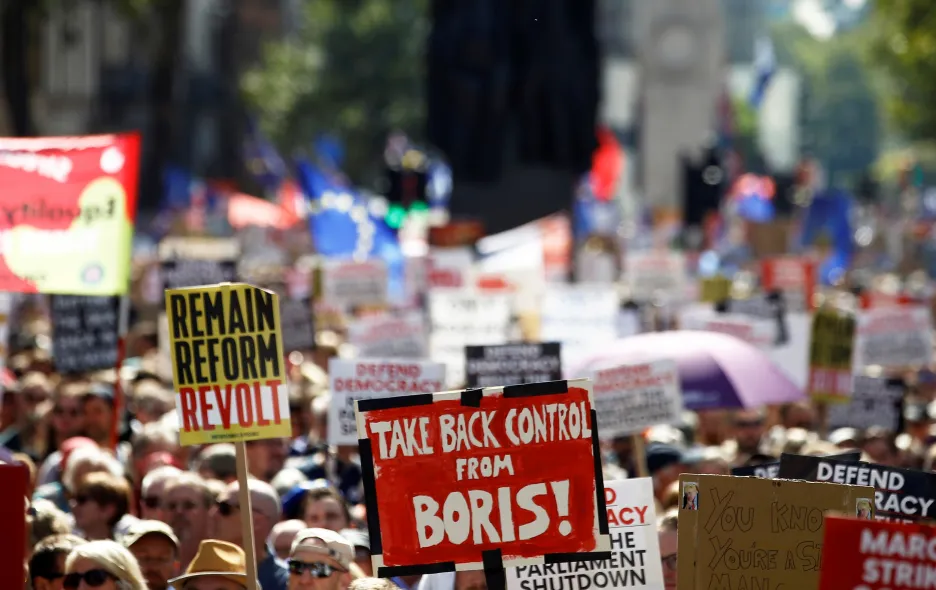 V Londýně se demonstrovalo proti krokům premiéra Johnsona