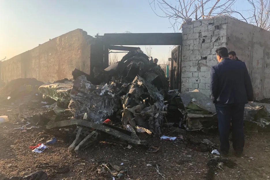 Trosky ukrajinského letadla, které havarovalo poblíž Teheránu