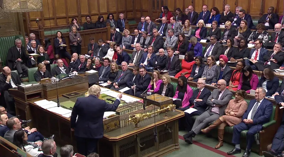 Boris Johnson řeční v Dolní sněmovně