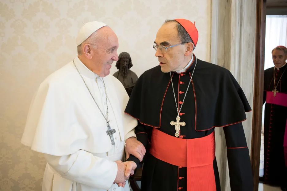 Papež František a arcibiskup Barbarin na snímku z března 2019