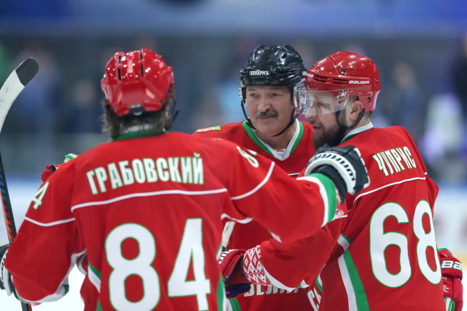 Alexandr Lukašenko na hokeji 28. března