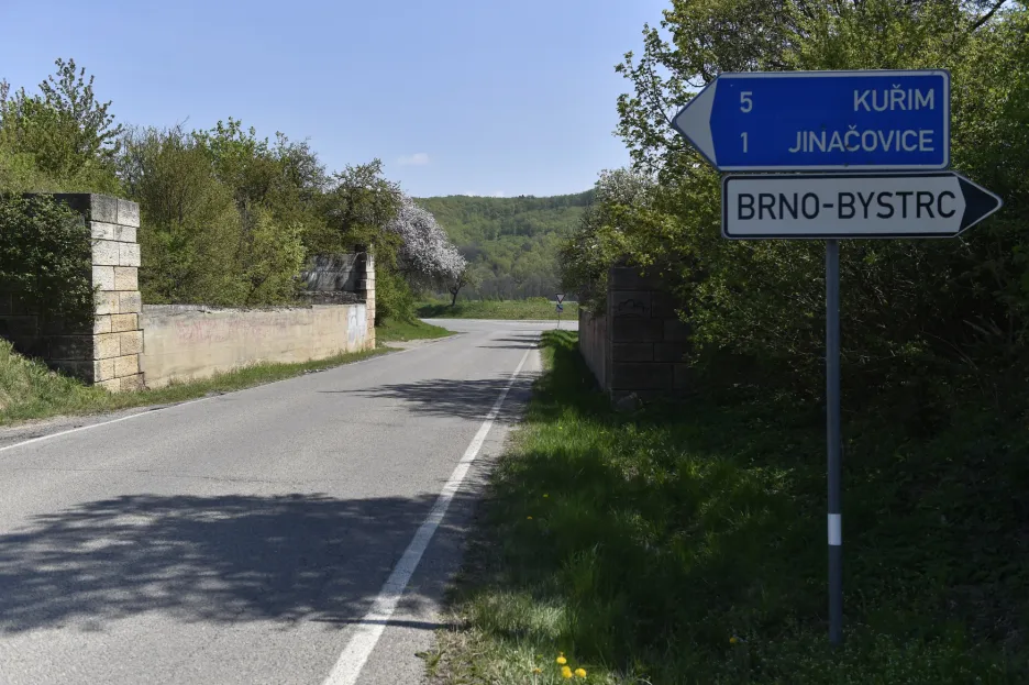 Pozůstatky takzvané Hitlerovy dálnice u Rozdrojovic na Brněnsku
